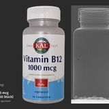 Irgendwo am Boden der Packung liegen ein paar Vitamin-Tabletten. Geschätzter Luftanteil: 95 Prozent.