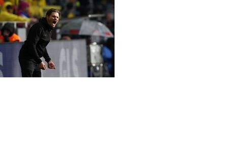 BVB-Cheftrainer Edin Terzic gibt lautstark Anweisungen