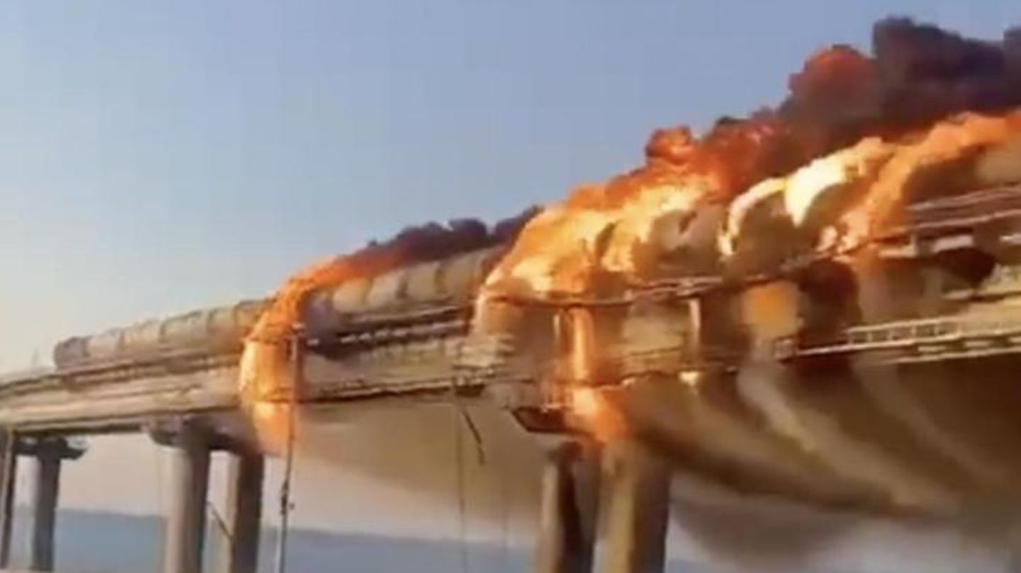 Crimean bridge: Explosion destroys roadway and sets train on fire