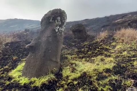 Video: Osterinsel: Heilige Statuen werden Raub der Flammen