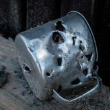 Zerschossener Becher