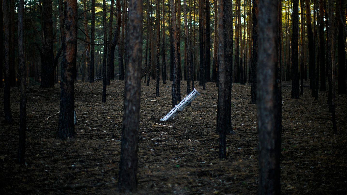 Nicht explodierte Rakete m Wald