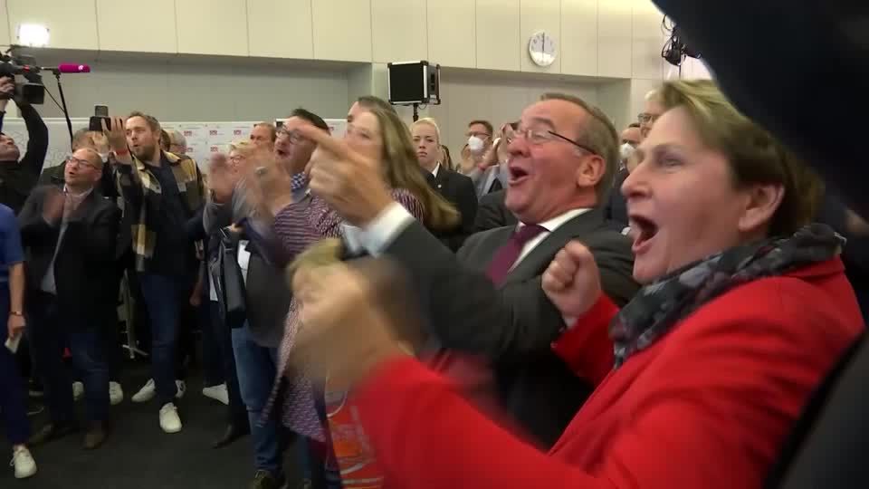 Video: Prognosen sehen SPD in Niedersachsen vorn