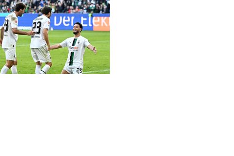 Ramy Bensebaini, Jonas Hofmann