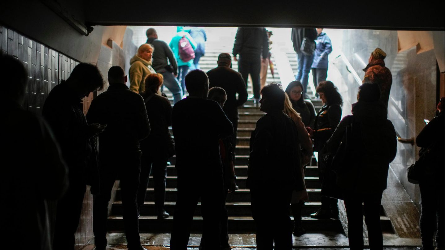 Menschen suchen Schutz in Charkiw