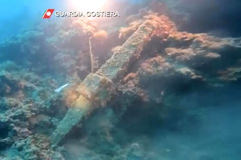 Wrack von Schiff: Forscher bergen 2200 Jahre alte Anker vor Sizilien