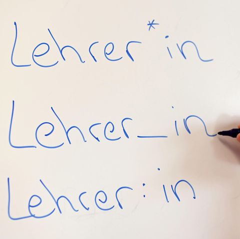 Lehrer:in in verschiedenen genderderechten Schreibweisen