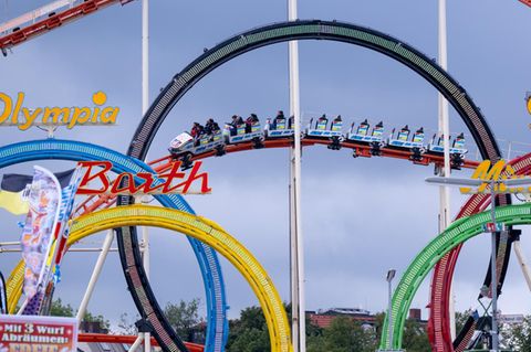 Achterbahnen wie diese auf dem Oktoberfest haben wegen einer neuen Funktion des iPhone 14 in den USA zu Rettungseinsätzen geführt