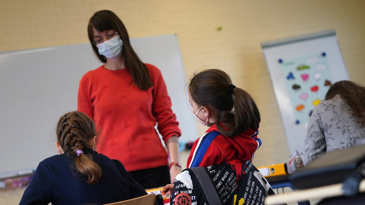 Flüchtlinge aus der Ukraine in einer Schule