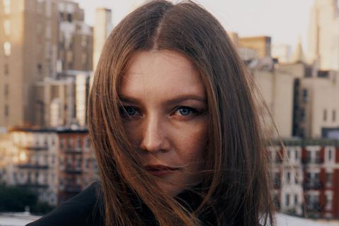 Anna Sorokin über den Dächern von New York