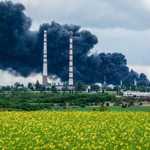 Öl-Raffinerie im ukrainischen Lyssytschansk nach russischem Angriff im Mai
