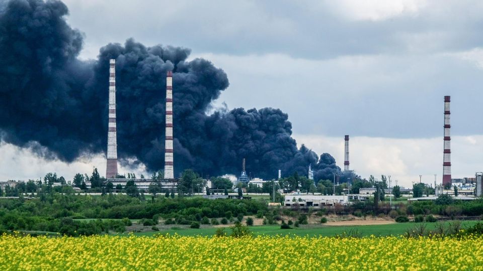 Öl-Raffinerie im ukrainischen Lyssytschansk nach russischem Angriff im Mai