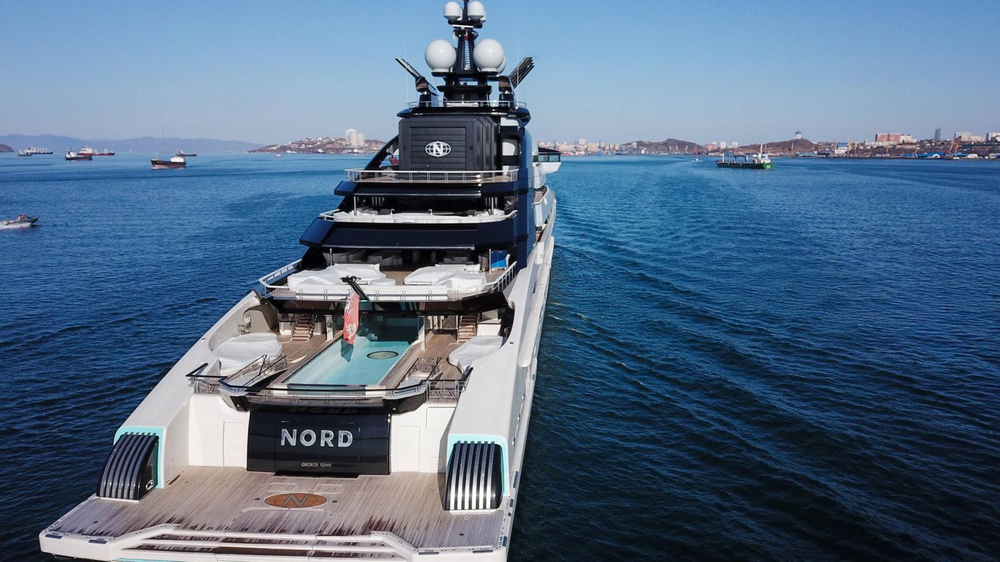 Mega yacht “North” sails relaxed to Hong Kong: warn USA