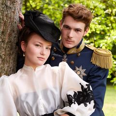 Devrim Lingnau als Kaiserin Elisabeth und Philip Froissant als Franz Joseph in der Serie "Die Kaiserin"