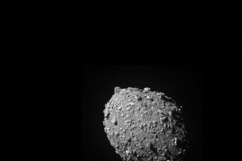 Dieses Nasa-Bild zeigt den Asteroidenmond Dimorphos – elf Sekunden vor dem Aufprall der "Dart"-Raumsonde
