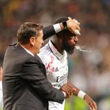 "Er wollte wieder auf den Platz zurück, aber dann hat er gemerkt, dass er verletzt ist", berichtete Ancelotti weiter und gab gleichzeitig Entwarnung. "Ich denke, es ist nichts Schlimmes."