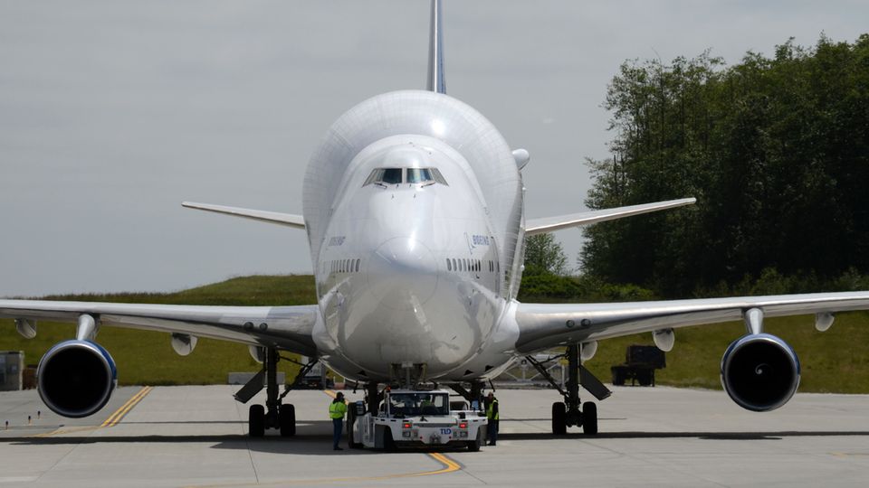 Frachtflieger Boeing 747LCF : Zwischenfall in Taranto: Boeings Dreamlifter verliert Rad beim Start
