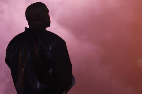 Kanye West: Ein Foto zeigt seine Silhouette vor Rauch