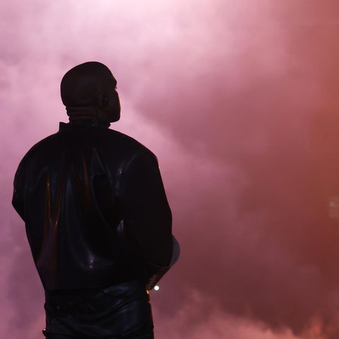 Kanye West: Ein Foto zeigt seine Silhouette vor Rauch