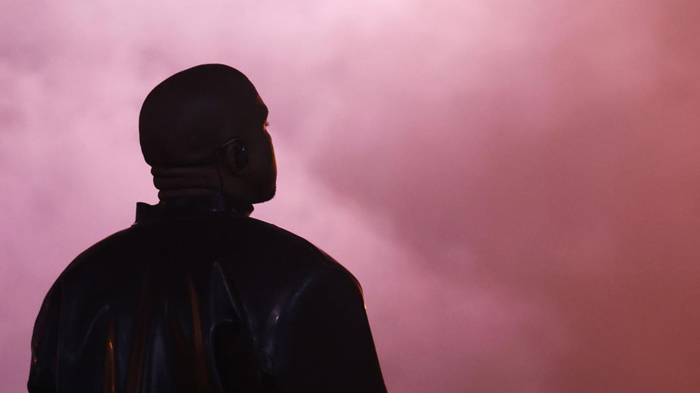 Kanye West: Ein Foto zeigt seine Silhouette vor Rauch