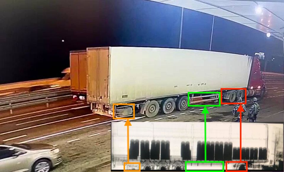 Eine Videoaufnahme und eine Röntgenaufnahme, die den Lkw zeigen sollen, der auf der Krim-Brücke explodiert sein soll. Eine Videoaufnahme und eine Röntgenaufnahme, die den Lkw zeigen sollen, der auf der Krim-Brücke explodiert sein soll.