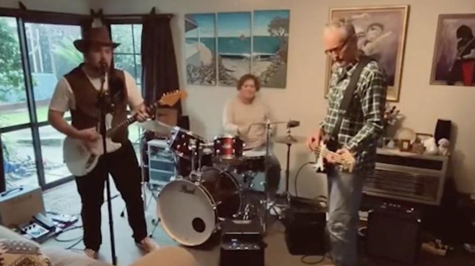 Virale Familienband: Sohn bringt Eltern Musikinstrumente bei Virale Familienband: Sohn bringt Eltern Musikinstrumente bei
