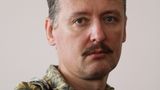 Militärblogger, wie etwa Igor Girkin, sind ein Sonderfall: Während die offizielle Propaganda mit bizarrsten Verrenkungen lange versucht hat, die Lage an der Front zu schönzureden, haben einige echte Experten begonnen, Klartext zu reden: "Der Krieg wird mit der totalen Niederlage Russlands enden", klagte etwa der Mann mit dem Kampfnamen "Strelkow" im September seinen rund halben Millionen Followern. Girkin, wie auch andere Blogger sind ehemalige Militärs mit besten Verbindungen zur Truppe. Wer wissen will, wo die Ukraine gerade vorstößt und wo Russland in die Defensive gerät, erfährt es hier am ehesten. Sie gelten als größte Kritiker des Moskauer Führung, unter anderem, weil ihnen die (Rück-)Eroberung der Ukraine nicht schnell genug gehen kann. Vielen sind Neoimperialisten, die von einem "Neurussland" träumen, zu mindestens die Ukraine gehört. Der tatsächliche Einfluss von Bloggern wie Girkin und Co. auf den Kreml wird aber als gering eingeschätzt.