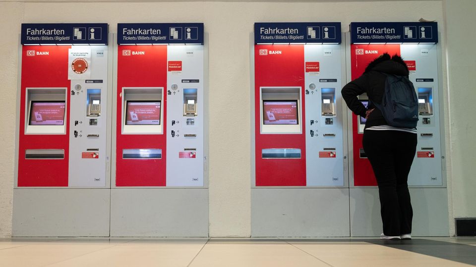 Fahrkartenautomaten dürften bei einer Einführung des 49-Euro-Tickets für die meisten Menschen überflüssig werden