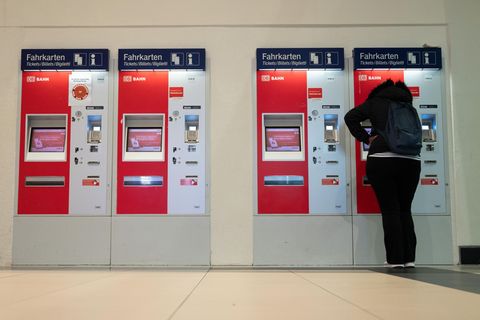 Fahrkartenautomaten dürften bei einer Einführung des 49-Euro-Tickets für die meisten Menschen überflüssig werden