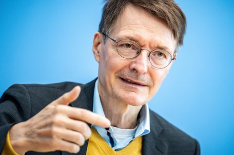 Bundesgesundheitsminister Karl Lauterbach (SPD) sorgt sich vor dem Winter um die Entwicklung der Corona-Lage