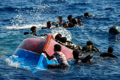 Flüchtlinge im Mittelmeer. Frontex soll Pushbacks unterstützt und vertuscht haben