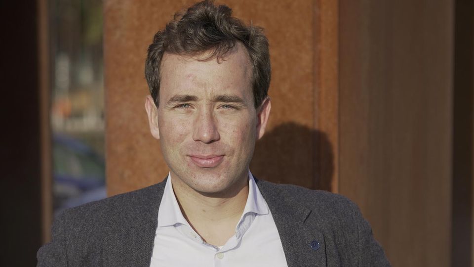 Selfmade Energy: Tim Rosengart hat das Portal Selfmade Energy gegründet, weil er beim Versuch, seinen Eltern eine Solaranlage zu besorgen, fast verzweifelte. Tim Rosengart hat das Portal Selfmade Energy gegründet, weil er beim Versuch, seinen Eltern eine Solaranlage zu besorgen, fast verzweifelte.