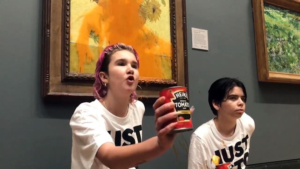 Tomatensuppe-Attacke auf "Sonnenblumen" von Vincent van Gogh