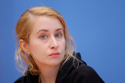 Autorin Margarete Stokowski hat auf einer Pressekonferenz ihr Leben mit Long Covid geschildert