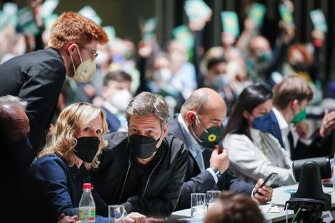 Steffi Lemke, Robert Habeck und Omid Nouripour, beim Grünen-Bundesparteitag