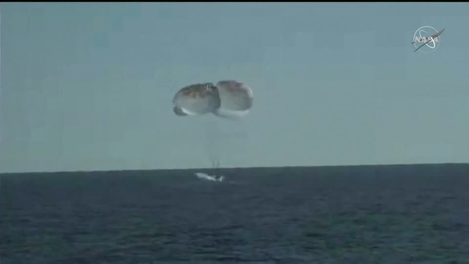 Video: SpaceX-Kapsel mit vier Astronauten sicher von ISS zurückgekehrt Video: SpaceX-Kapsel mit vier Astronauten sicher von ISS zurückgekehrt