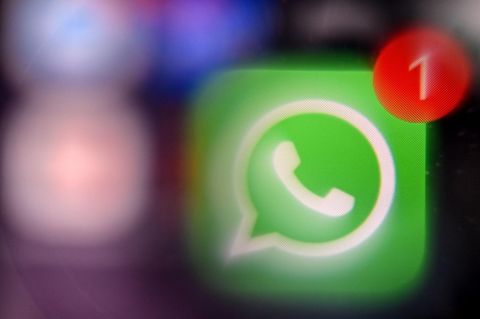 Ein Handy mit dem Whatsapp-Logo, Whatsapp Störung