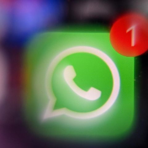 Ein Handy mit dem Whatsapp-Logo, Whatsapp Störung