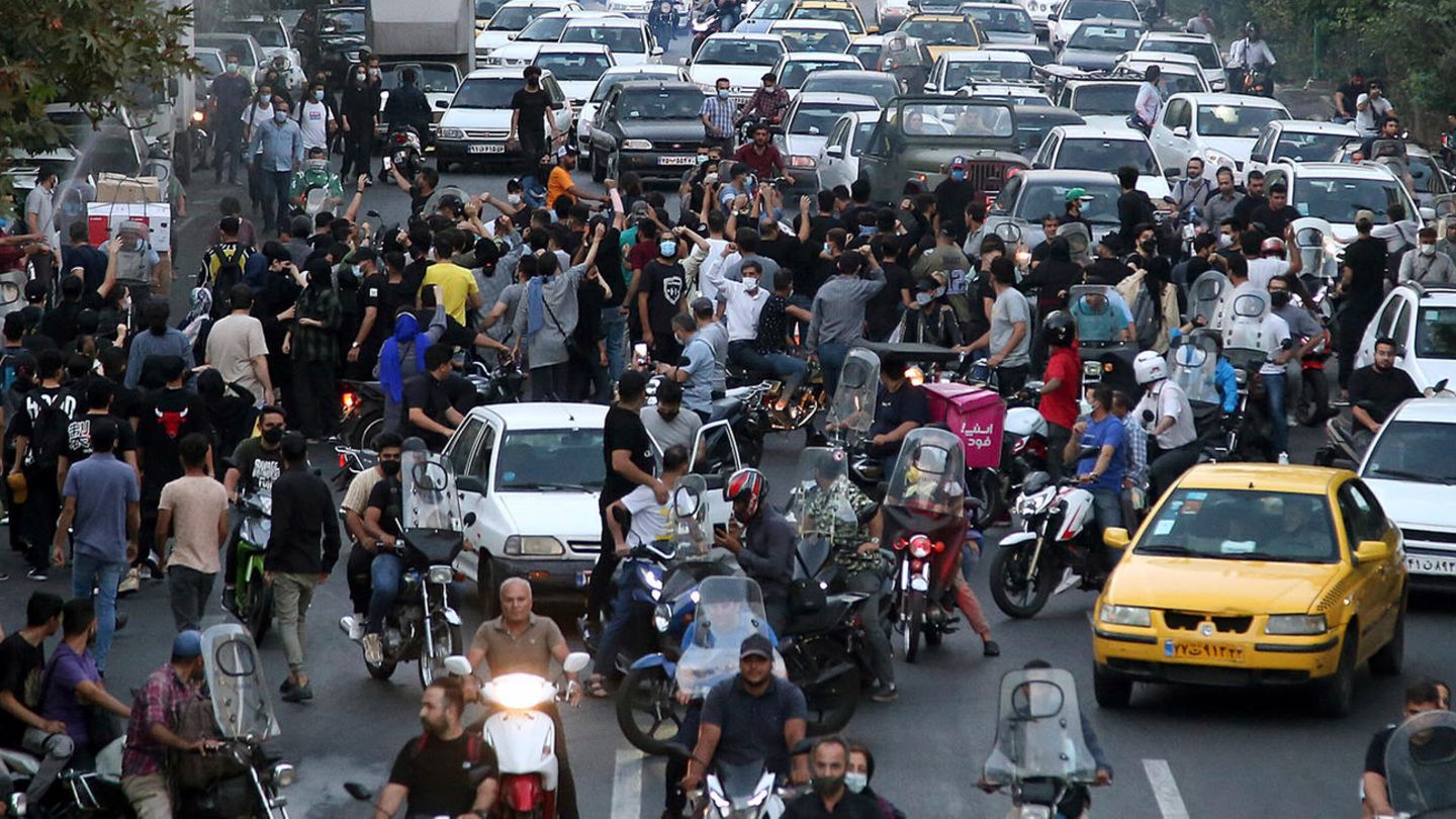 Iran protests: Police are in need of explanation after a butt grip on a demonstrator