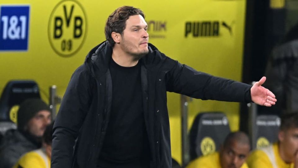 Dortmunds Cheftrainer Edin Terzic gibt Anweisungen