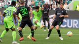 VfL Wolfsburg – Borussia Mönchengladbach 2:2  Wolfsburgs Omar Marmoush (m.) schießt das Tor zum 2:2 (69.), am Ende hat der Angreifer sogar den Siegtreffer auf dem Fuß, scheitert aber per Kopf an der Latte. Gladbach zeigt sich weiter stabil, Wolfsburg nützt das Remis wenig. Sie gurken weiter im unteren Tabellenmittelfeld herum.