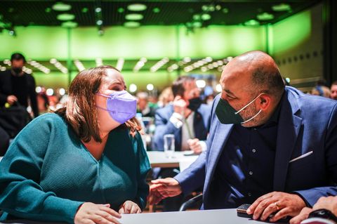 Die Grünen-Vorsitzenden Ricarda Lang und Omid Nouripour: "Wir tragen diese Demokratie"