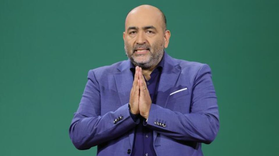 Parteitag in Bonn: "Frieden ist nicht einfach": Grünen-Chef Nouripour fordert "so schnell wie möglich" Waffen für die Ukraine Parteitag in Bonn: "Frieden ist nicht einfach": Grünen-Chef Nouripour fordert "so schnell wie möglich" Waffen für die Ukraine
