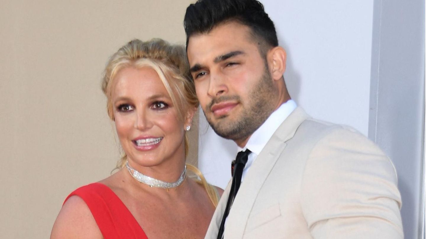 Britney Spears and Sam Asghari pledge support to Iranian women