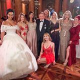 Richard Lugner mit seinen Zoo (v.l.n.r.): Mariana alias Momo, Wildsau (Lydia Kelovitz), Käfer (Sonja Schönanger), Bambi (Nina Bruckner), Kolibri (Venus Bahati), Bienchen (Simone Reiländer), Zebra (Karin Karrer), Schmetterling (Irina Jovanka), Goldfisch (Andrea S.) in der Hofburg Wien.