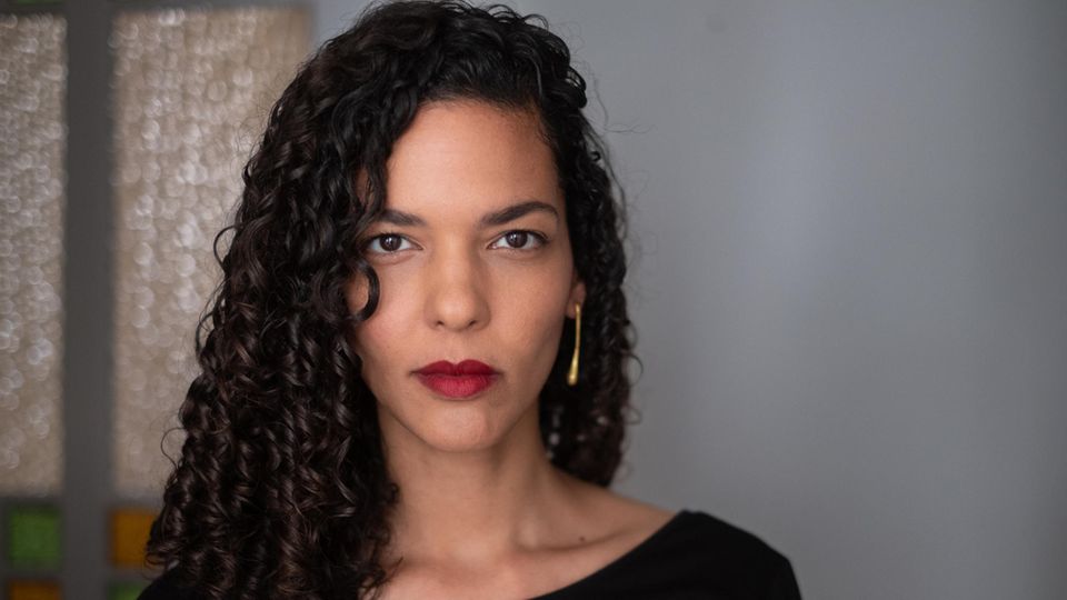 Vorabdruck "Jenseits von Europa": Sophia Bogner studierte in Paris, Shanghai und Cambridge Internationale Beziehungen. Bevor sie Journalistin wurde, war sie Unternehmensentwicklerin bei Burda. Gemeinsam mit Paul Hertzberg berichtet sie seit 2018 vor allem aus den Ländern Afrikas Sophia Bogner studierte in Paris, Shanghai und Cambridge Internationale Beziehungen. Bevor sie Journalistin wurde, war sie Unternehmensentwicklerin bei Burda. Gemeinsam mit Paul Hertzberg berichtet sie seit 2018 vor allem aus den Ländern Afrikas