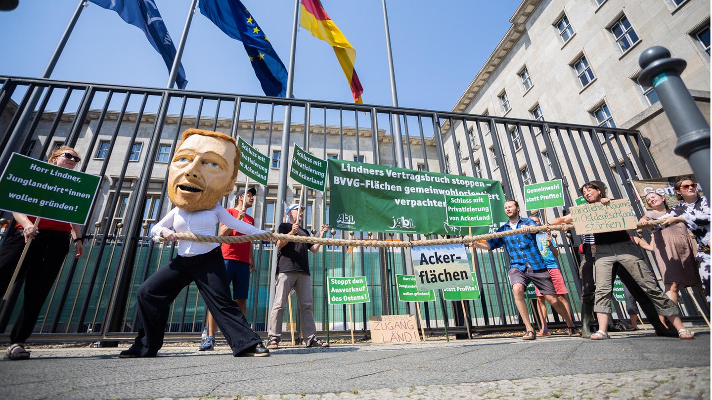 Eine Protestaktion von Junglandwirten vor dem Bundesfinanzministerium in Berlin