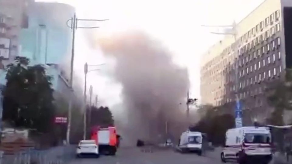 Explosionen in Kiew: Diese verifizierten Videos zeigen den Drohnen-Angriff Drohnen-Angriff auf Kiew: Diese Videos aus den sozialen Medien sind echt