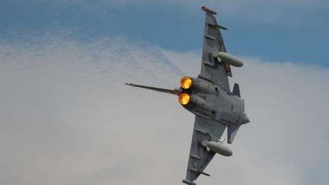 In GB werden vor allem Piloten des Typhoons - Eurofighter -  angeworben.