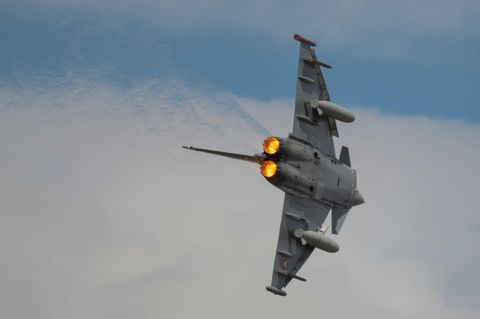 In GB werden vor allem Piloten des Typhoons - Eurofighter -  angeworben.